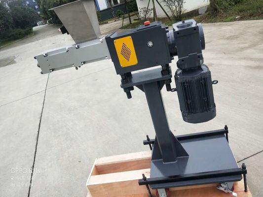 Obrotowy ślimak dwuślimakowy z wytłaczarką boczną Materiał D2 dla wytłaczarki WPC